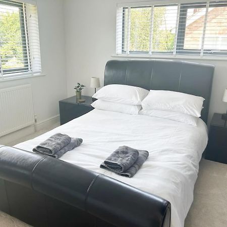 Luxe 5 Bed House In Guildford. Morden Amenities Villa Normandy Eksteriør billede