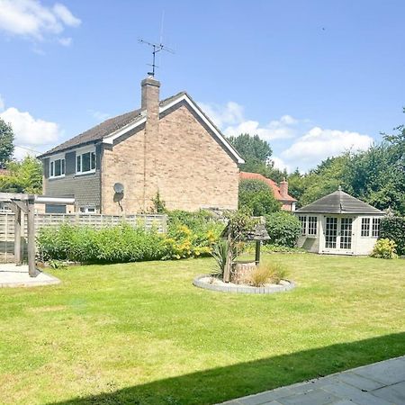 Luxe 5 Bed House In Guildford. Morden Amenities Villa Normandy Eksteriør billede