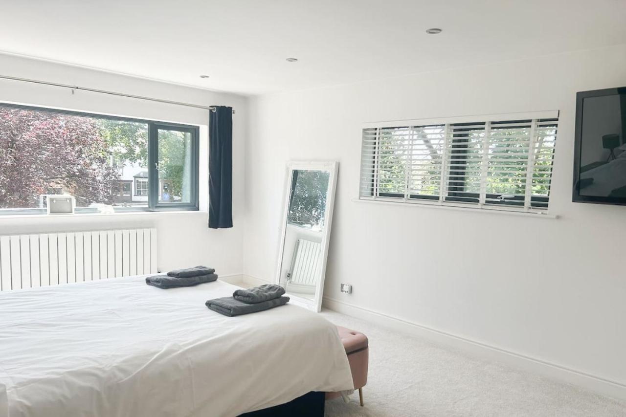 Luxe 5 Bed House In Guildford. Morden Amenities Villa Normandy Eksteriør billede