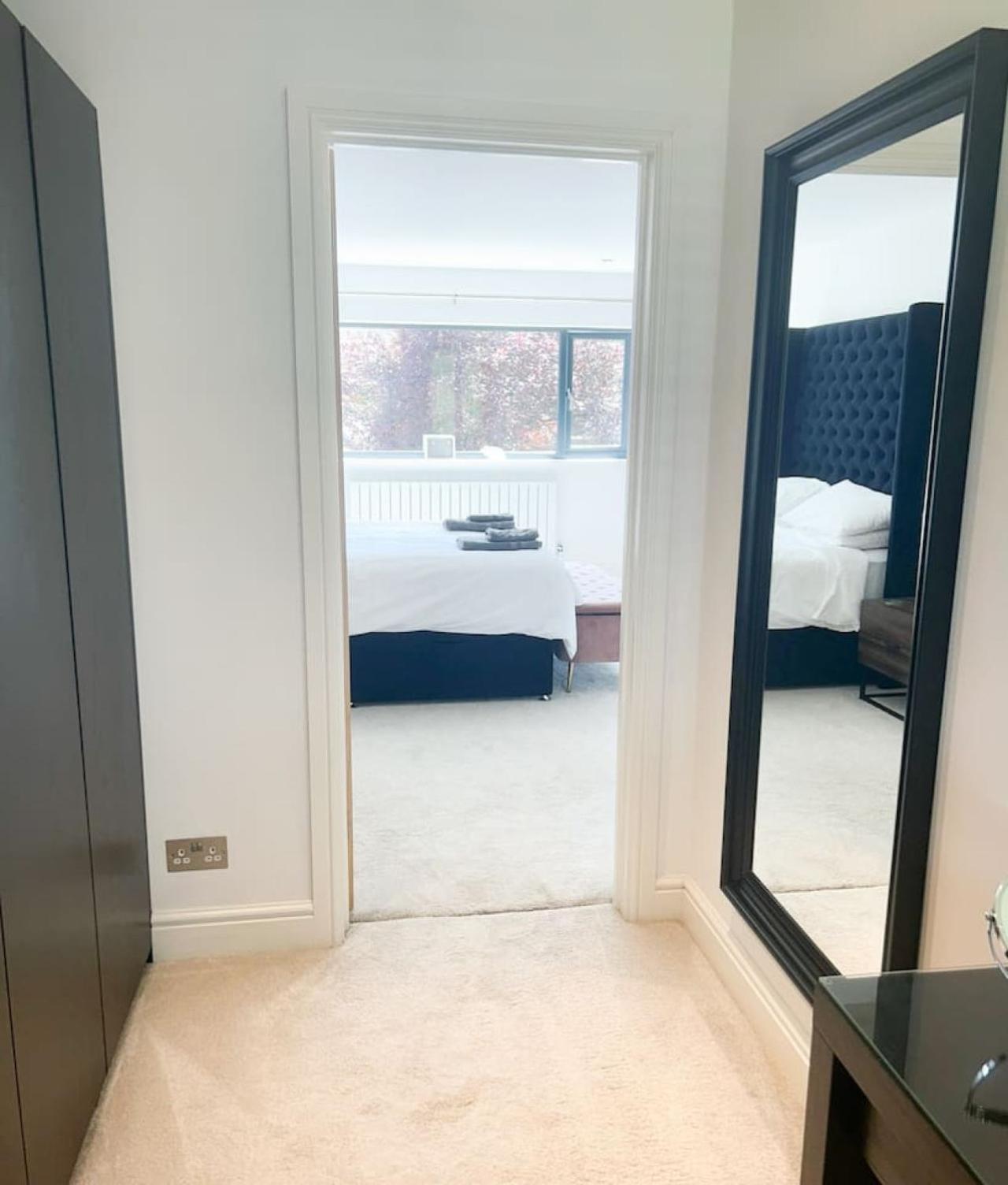 Luxe 5 Bed House In Guildford. Morden Amenities Villa Normandy Eksteriør billede