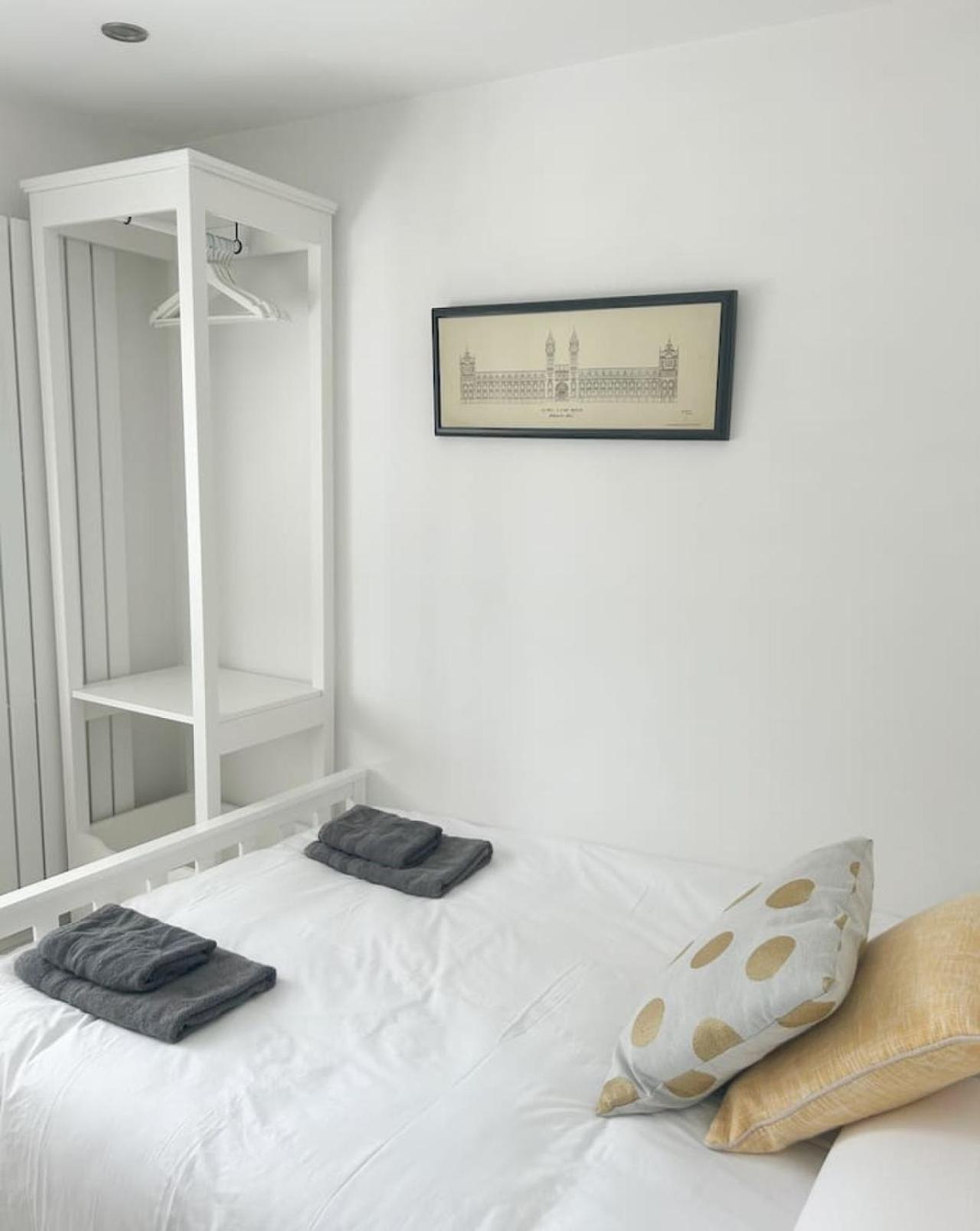 Luxe 5 Bed House In Guildford. Morden Amenities Villa Normandy Eksteriør billede