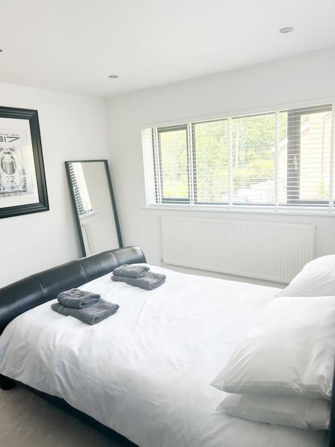 Luxe 5 Bed House In Guildford. Morden Amenities Villa Normandy Eksteriør billede