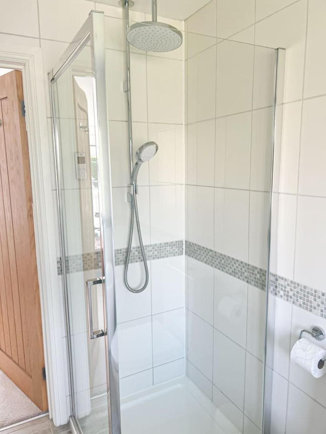 Luxe 5 Bed House In Guildford. Morden Amenities Villa Normandy Eksteriør billede