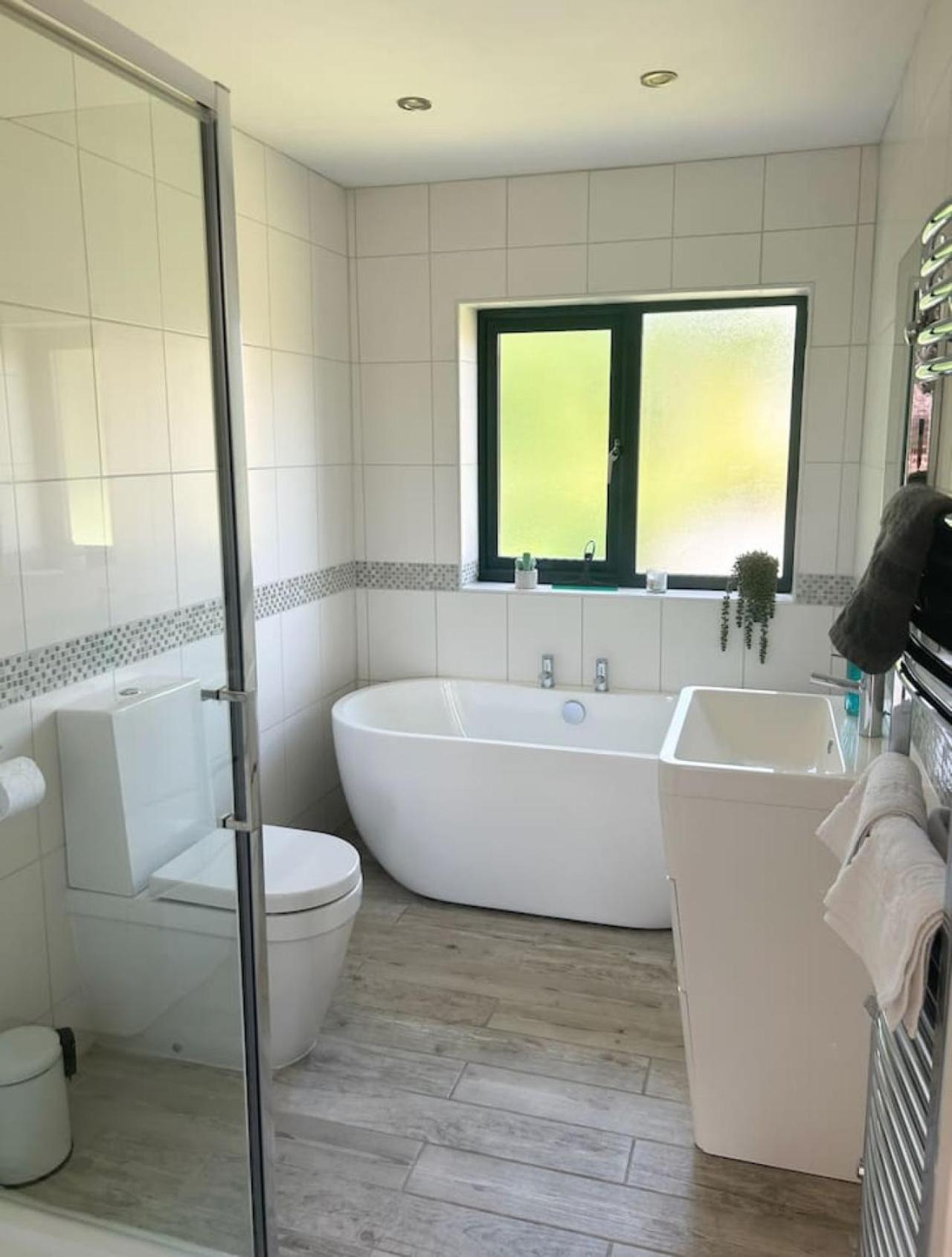 Luxe 5 Bed House In Guildford. Morden Amenities Villa Normandy Eksteriør billede