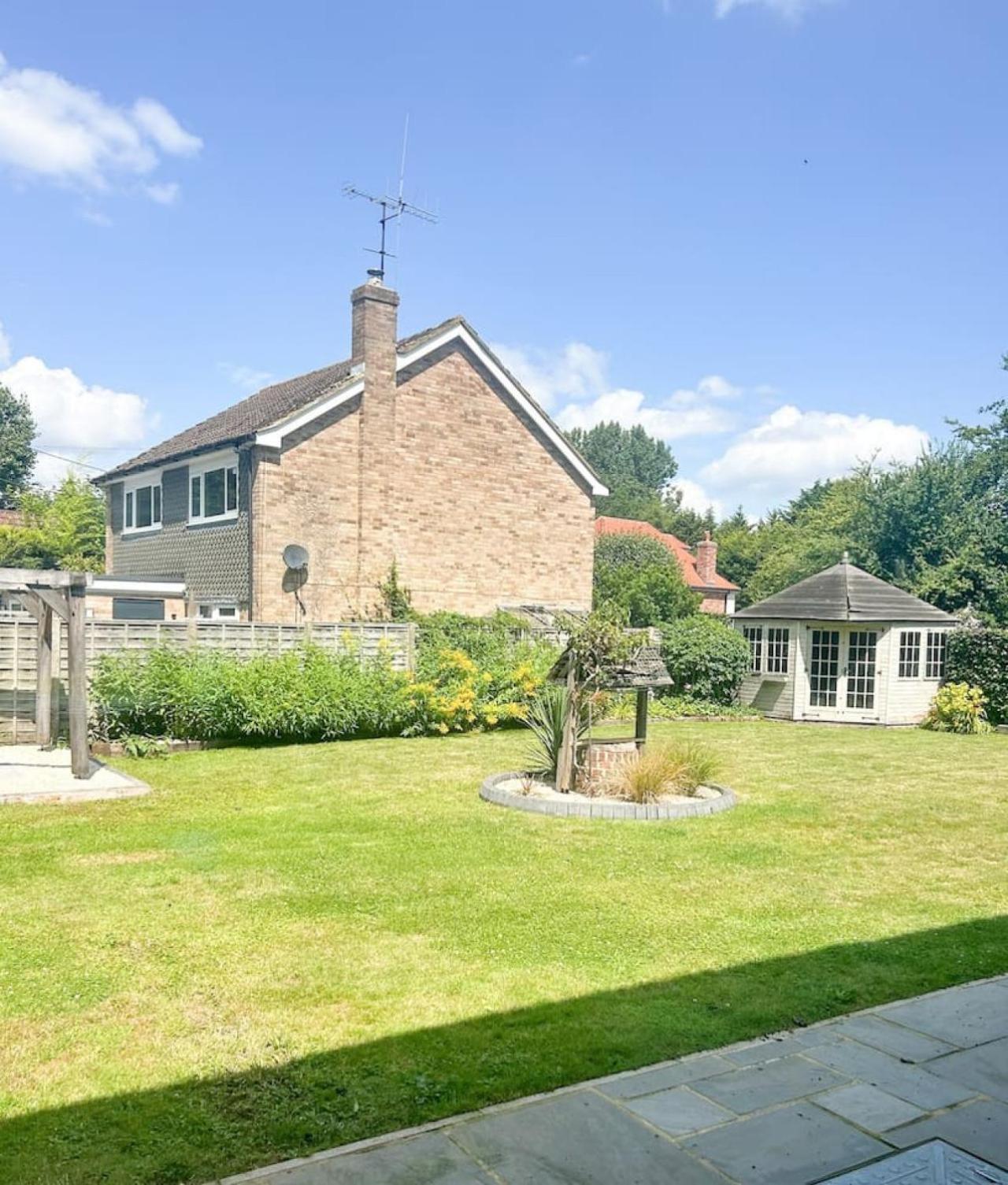 Luxe 5 Bed House In Guildford. Morden Amenities Villa Normandy Eksteriør billede